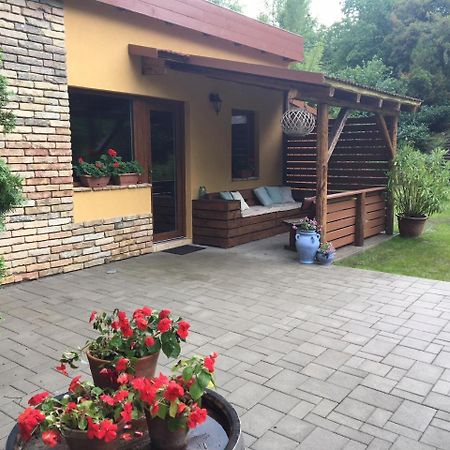 Tulipán Apartman Eger Esterno foto