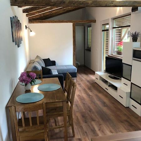 Tulipán Apartman Eger Esterno foto