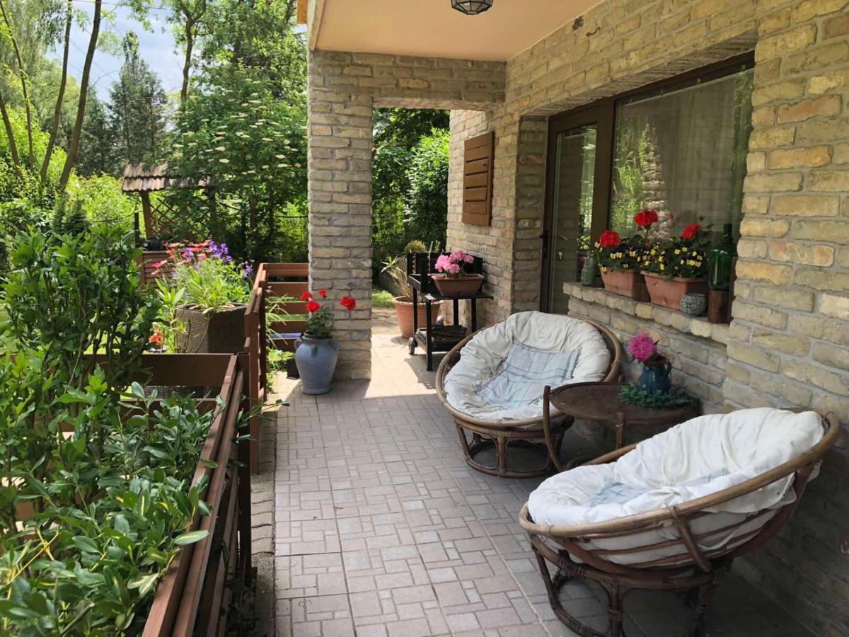 Tulipán Apartman Eger Esterno foto