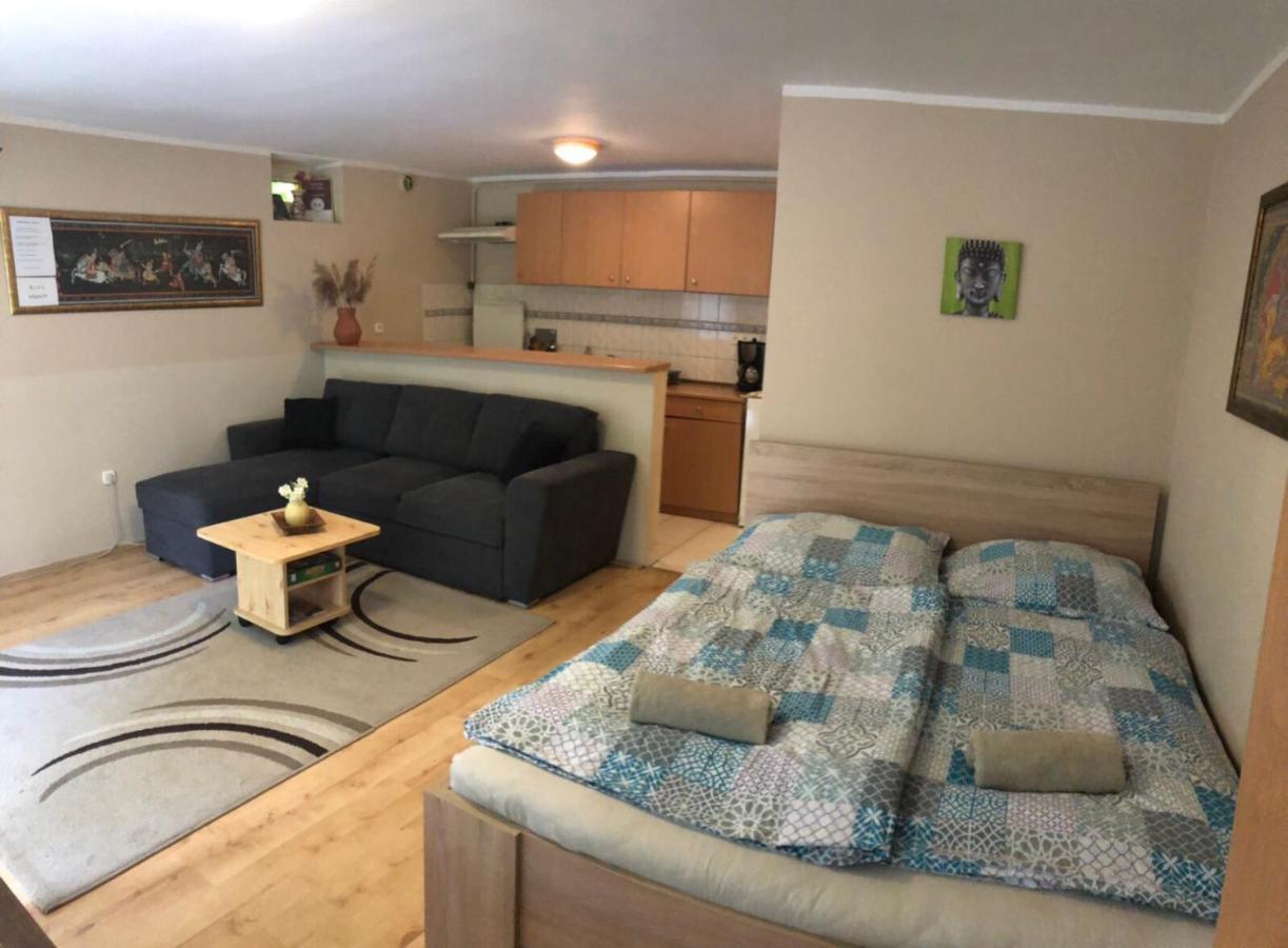 Tulipán Apartman Eger Esterno foto