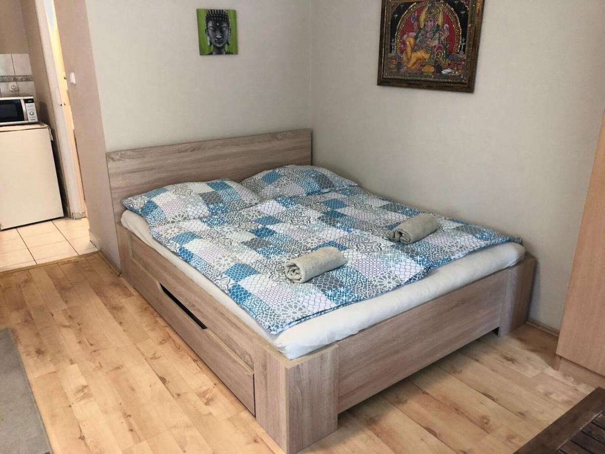 Tulipán Apartman Eger Esterno foto