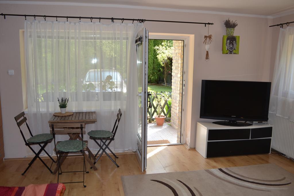 Tulipán Apartman Eger Esterno foto