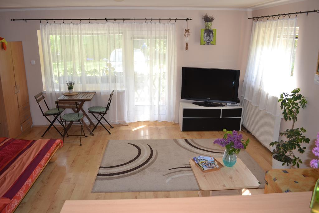 Tulipán Apartman Eger Esterno foto