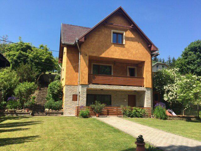 Tulipán Apartman Eger Esterno foto