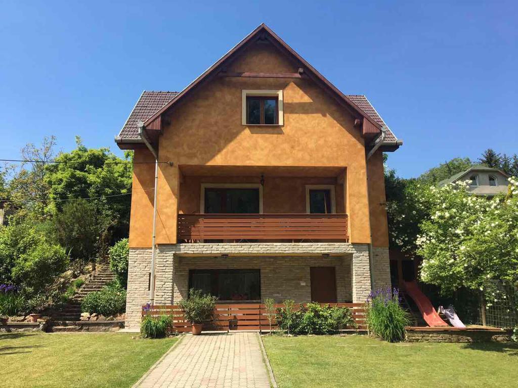 Tulipán Apartman Eger Esterno foto