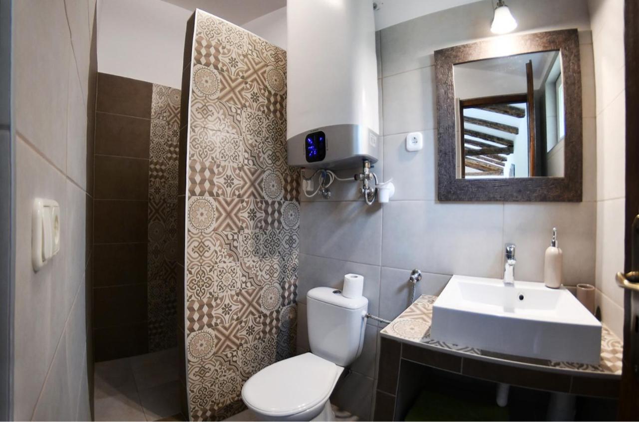 Tulipán Apartman Eger Esterno foto