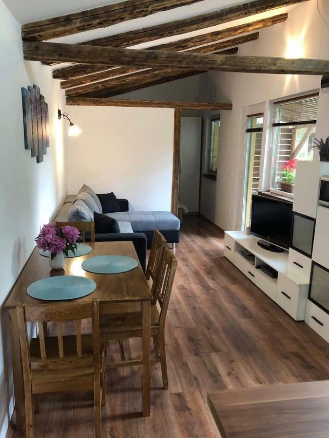 Tulipán Apartman Eger Esterno foto